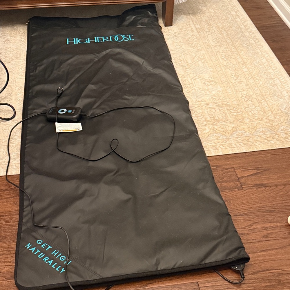 HigherDose Black Infrared Sauna Blanket